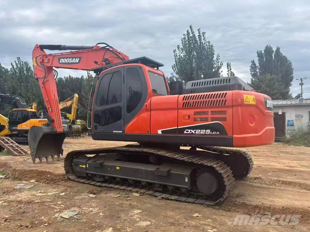 Doosan DX 225 Гусеничні екскаватори