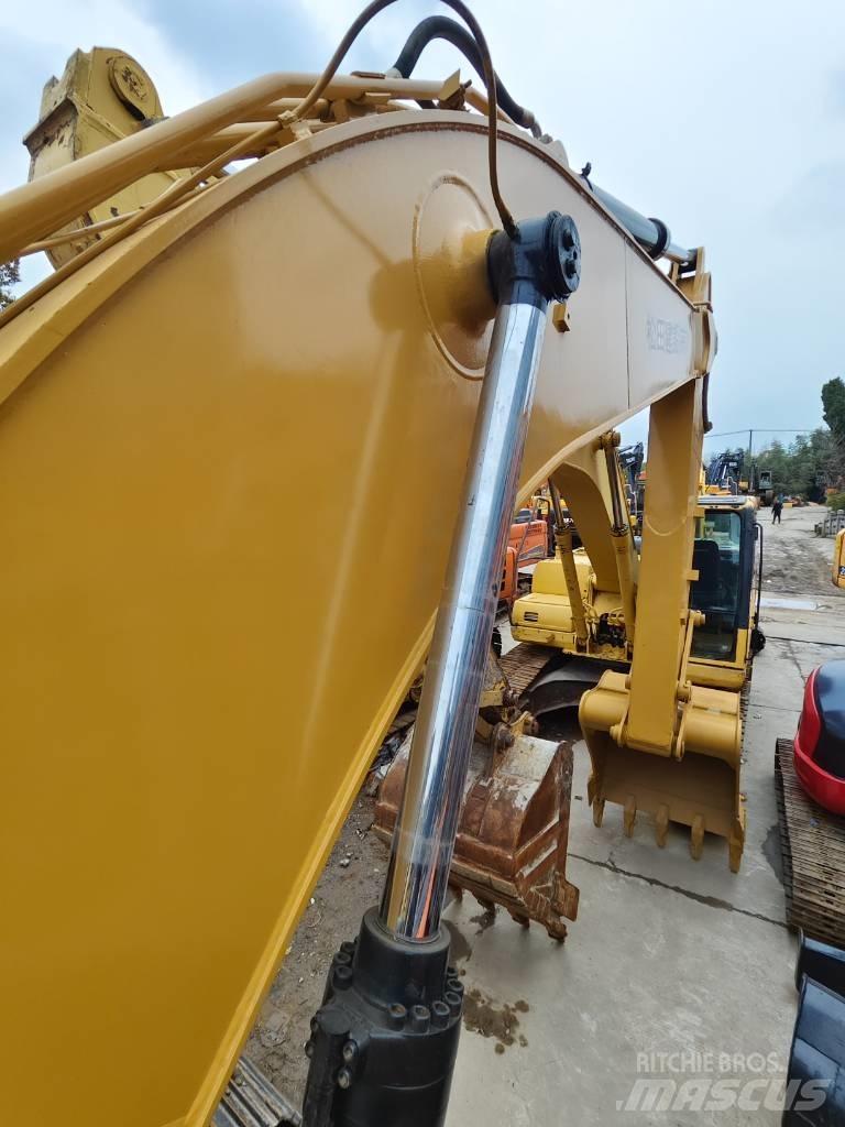 CAT 320 D Гусеничні екскаватори