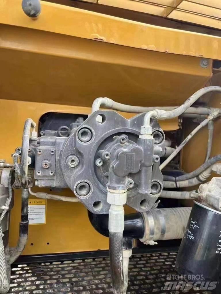 Sany SY 215 Pro Гусеничні екскаватори
