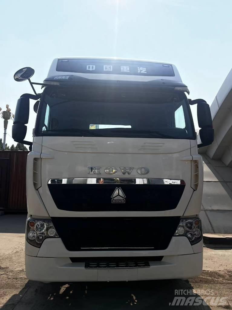 Sinotruk T7H Тягачі