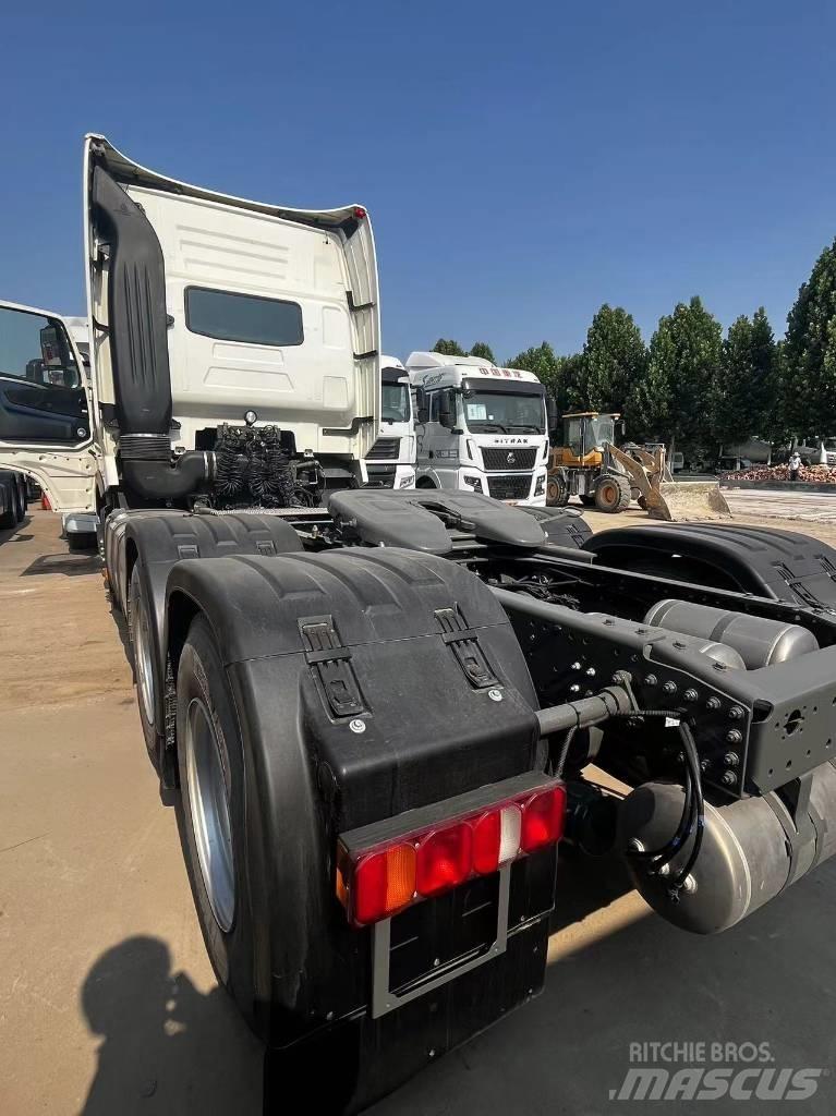 Sinotruk T7H Тягачі