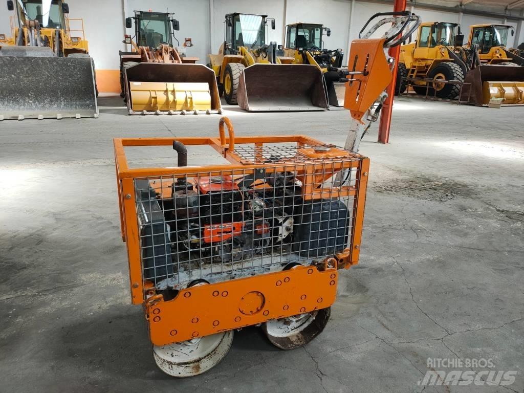 Bobcat BT 750 Котки тротуарні
