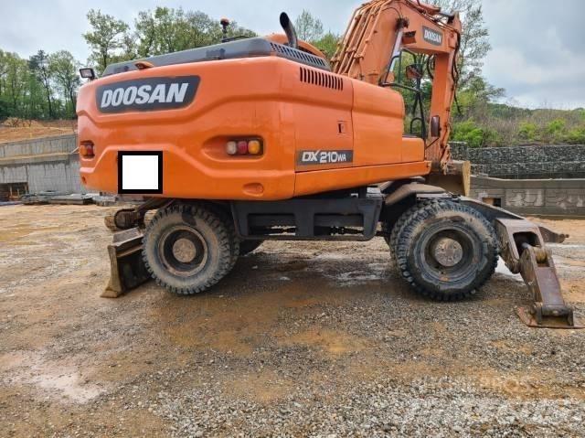 Doosan DX 210 W Колісні екскаватори