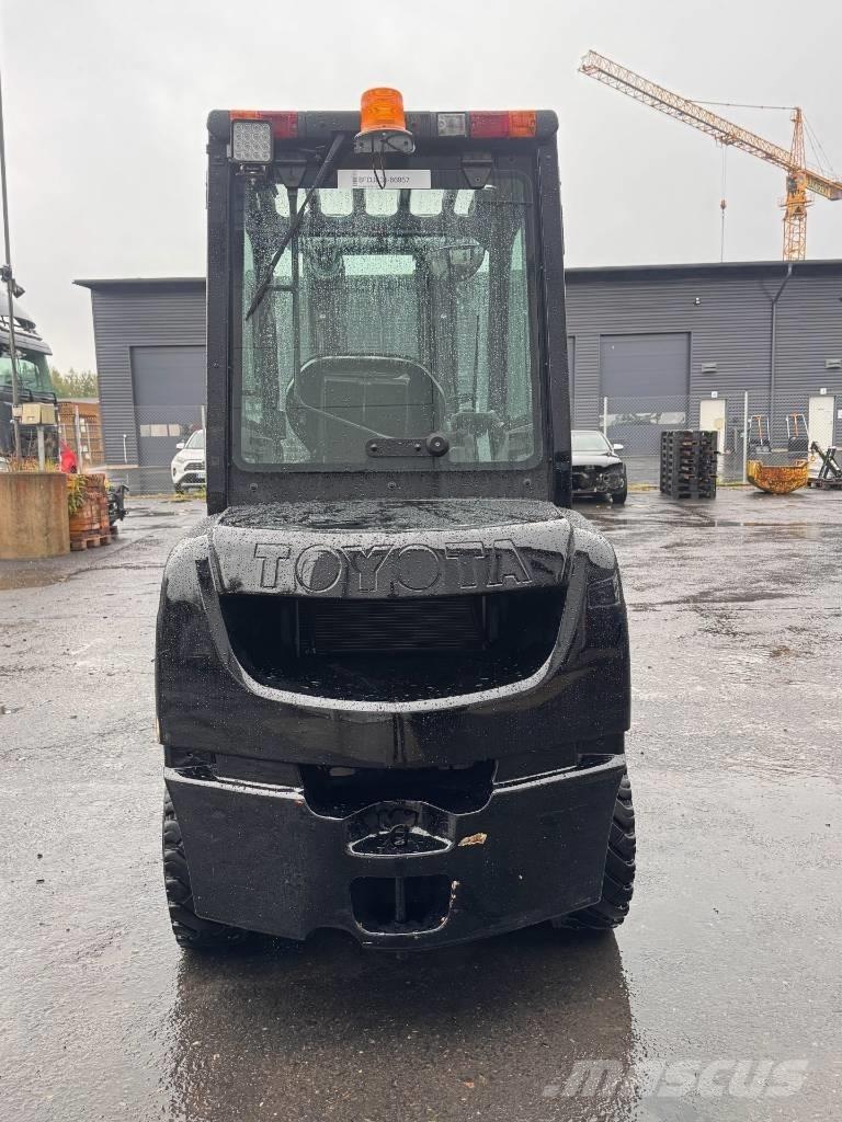 Toyota 02-8 FDF 30 Дизельні навантажувачі