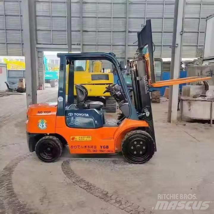 Toyota FD35 Дизельні навантажувачі