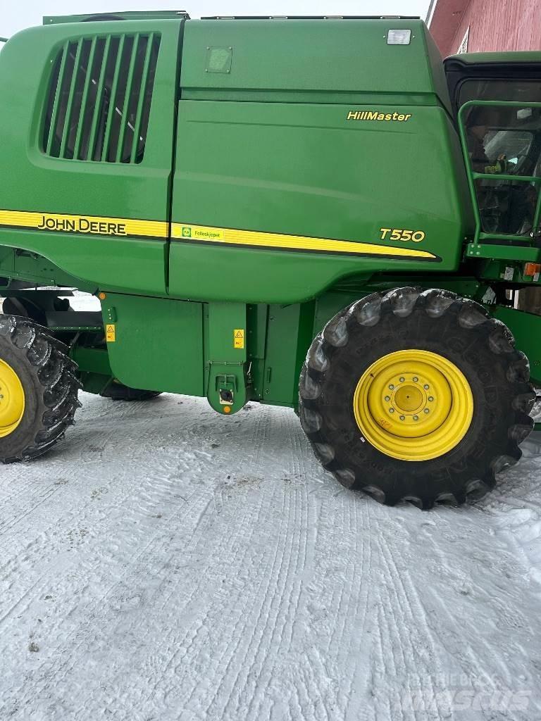 John Deere T550 Зернозбиральні комбайни