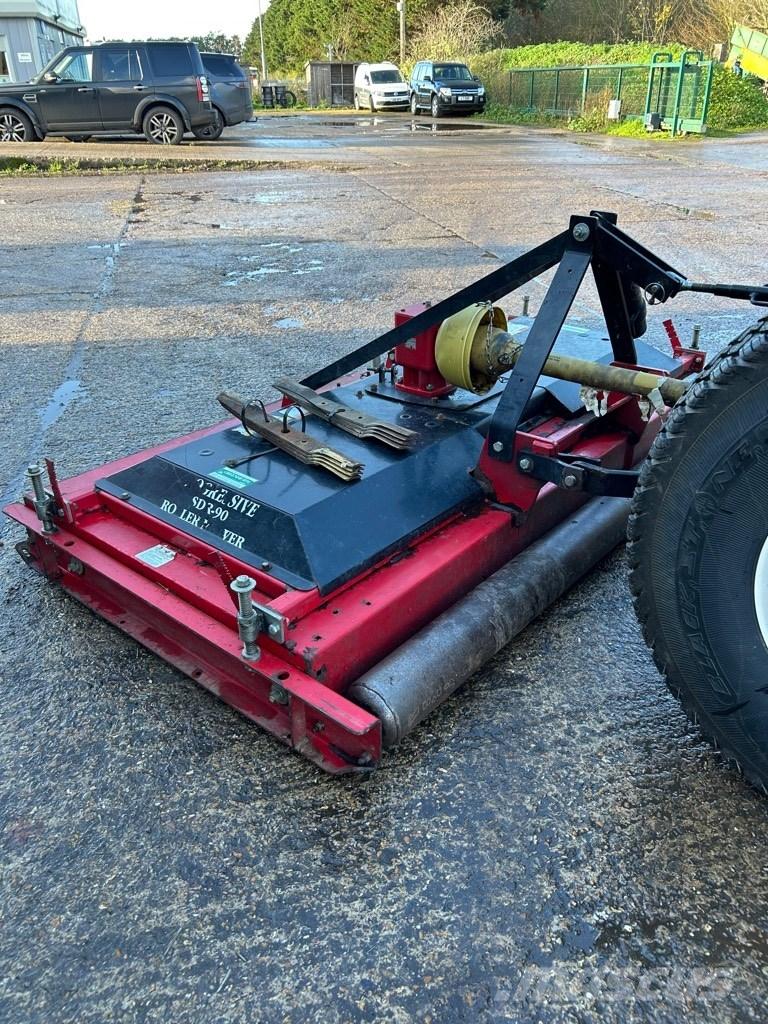 Progressive SDR-90 Навісні та причіпні косарки