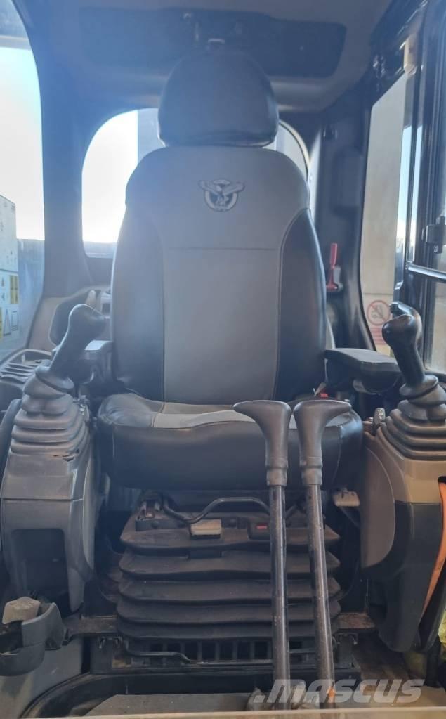 CASE CX 210 D Гусеничні екскаватори