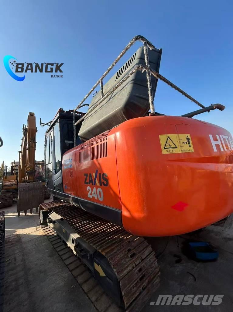 Hitachi ZX 240 Гусеничні екскаватори