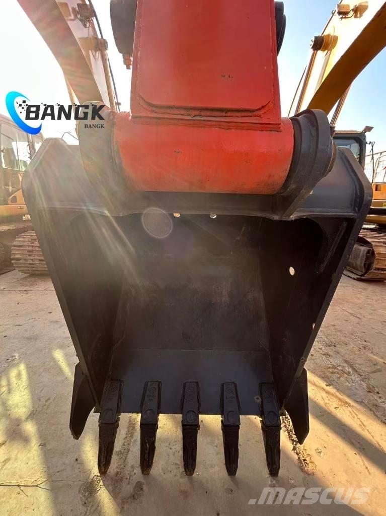 Hitachi ZX 240 Гусеничні екскаватори