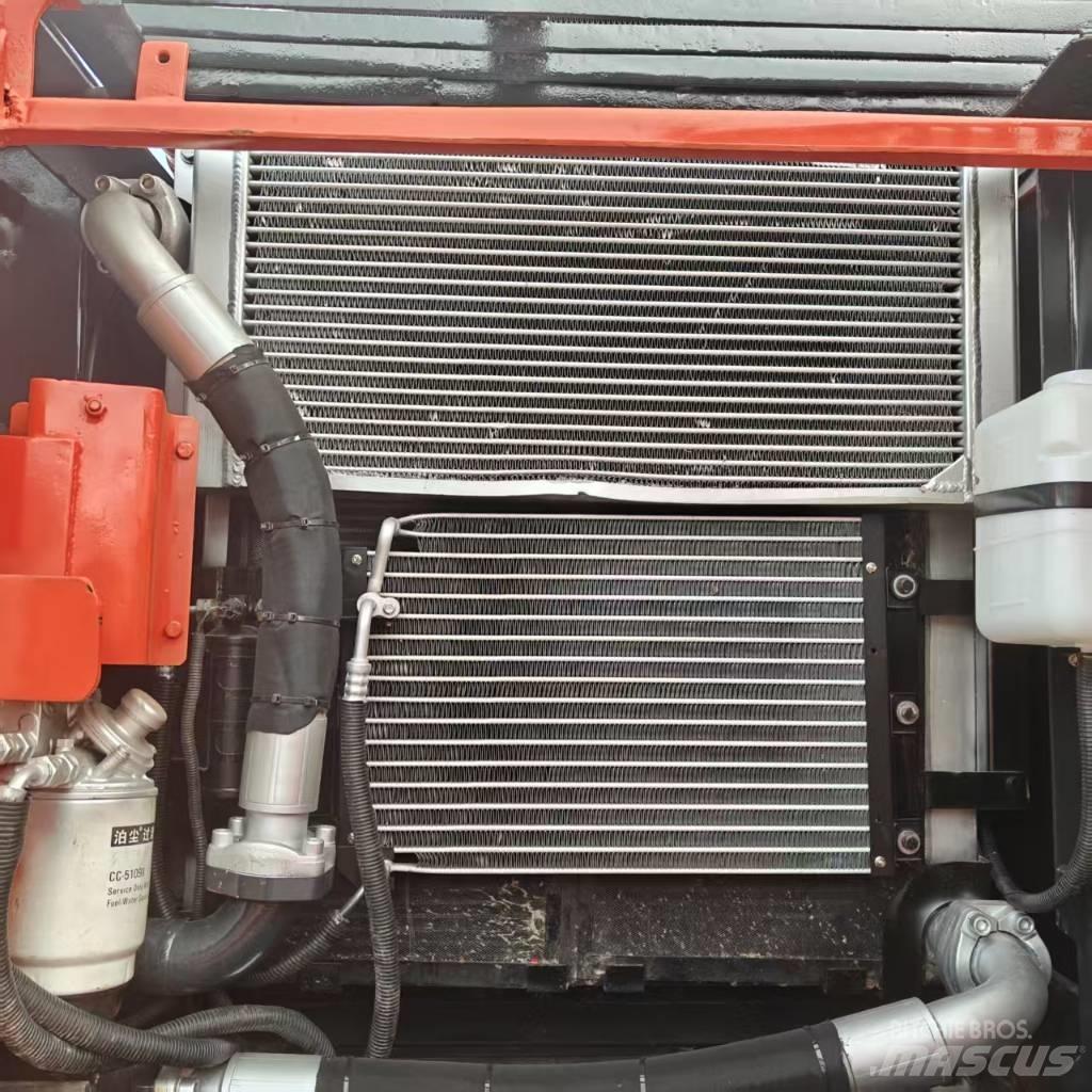 Doosan DX 225 LCA Гусеничні екскаватори