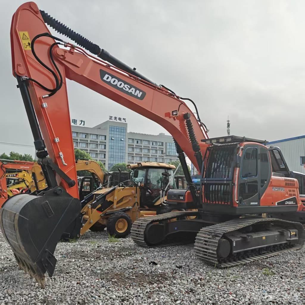 Doosan DX 225 LCA Гусеничні екскаватори
