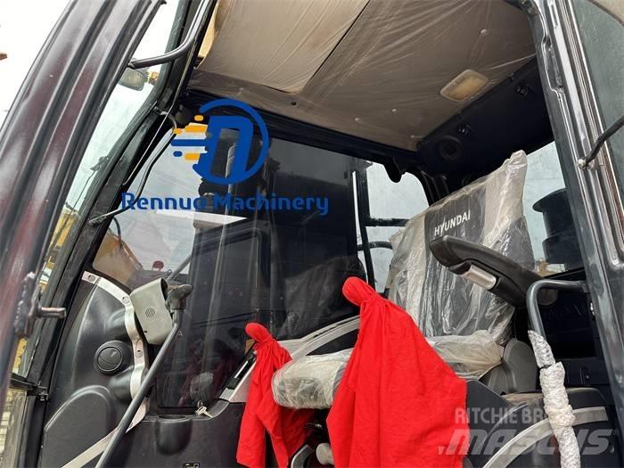 Hyundai R220-9S Гусеничні екскаватори