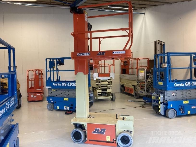 JLG 1230 ES Вертикальні щоглові підйомники