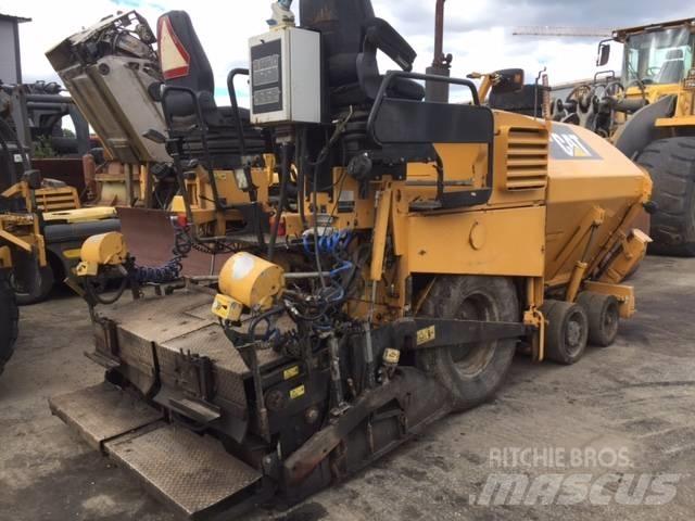 CAT AP 300 Асфальтовкладачі