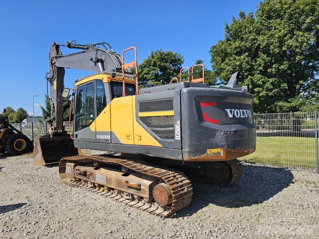 Volvo EC 250 E Гусеничні екскаватори