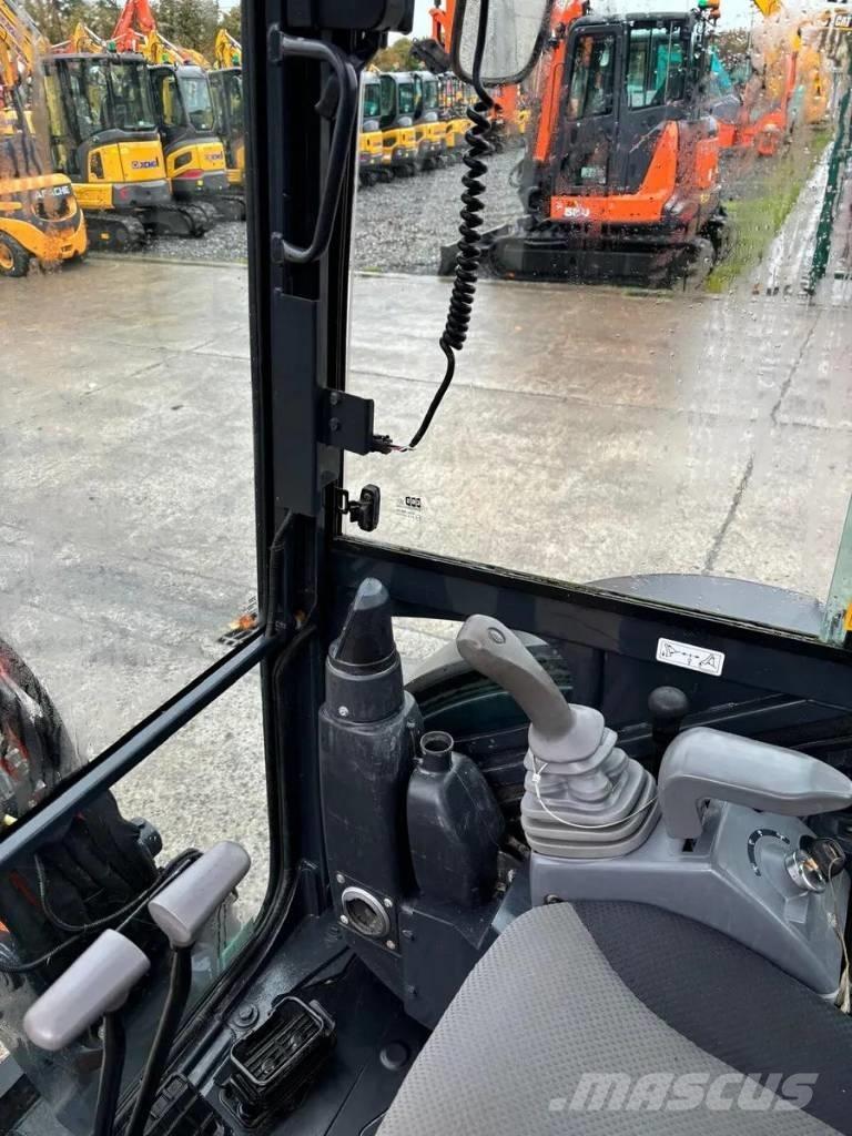 Hitachi ZX26U-6CR Міні-екскаватори < 7т