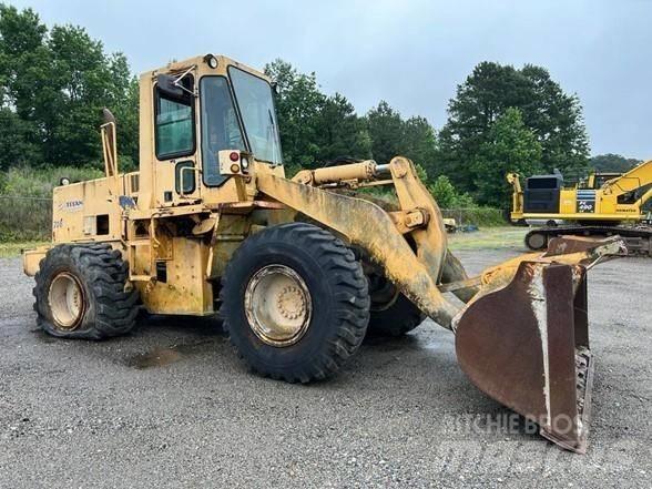 Komatsu WA 320-1 Фронтальні навантажувачі