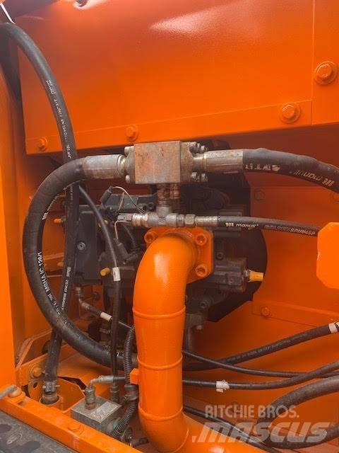 Doosan DX 180 LC Гусеничні екскаватори