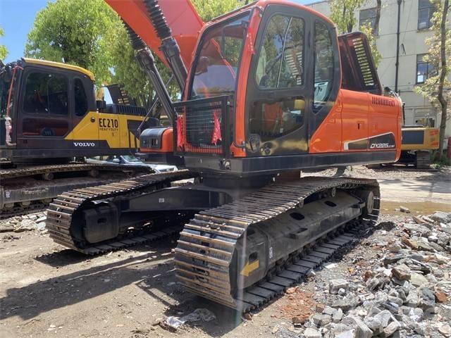 Doosan DX 225 LC Гусеничні екскаватори