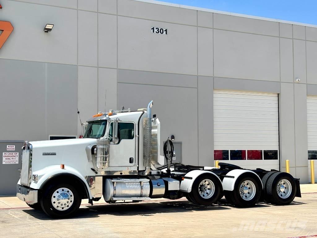 Kenworth W 900 Тягачі