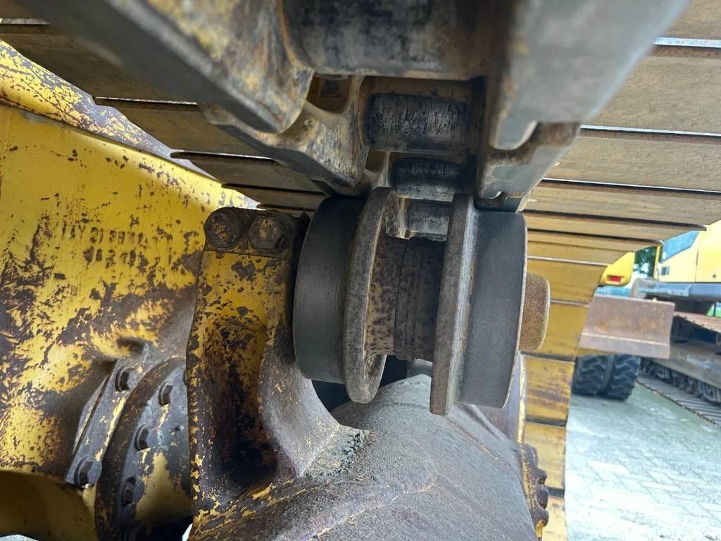 Komatsu D65PX-15 Гусеничні бульдозери