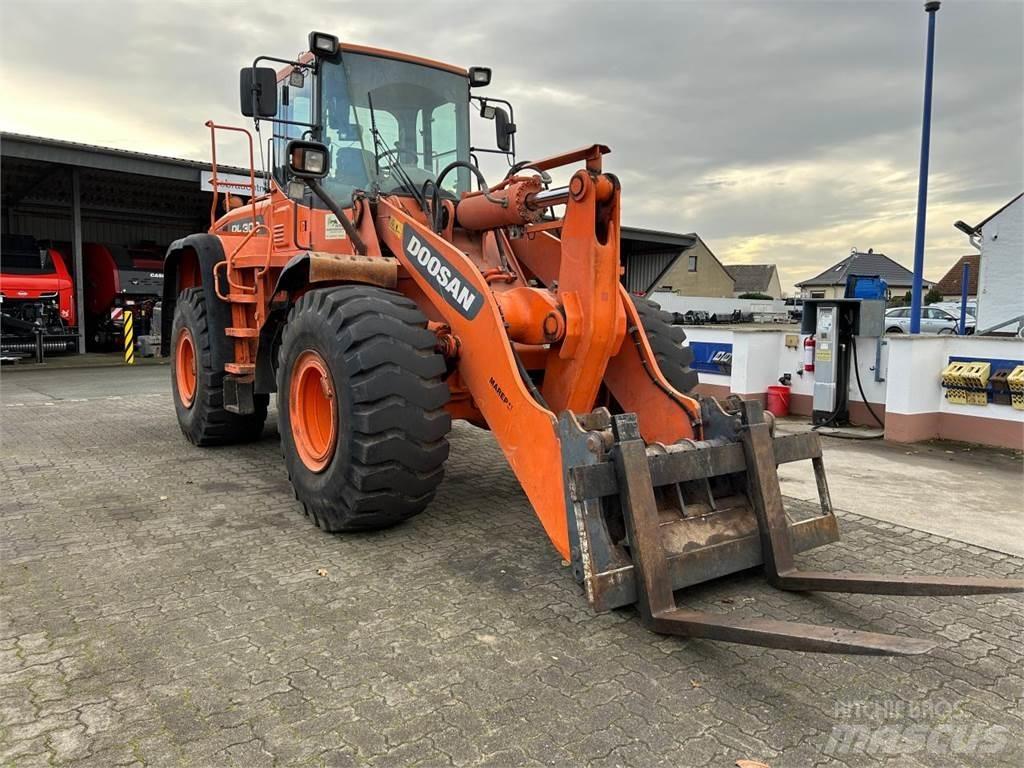 Doosan DL 300 Фронтальні навантажувачі