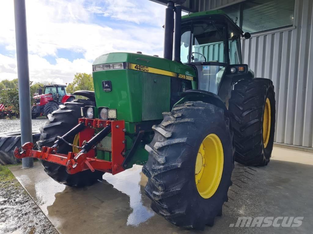 John Deere 4255 Трактори
