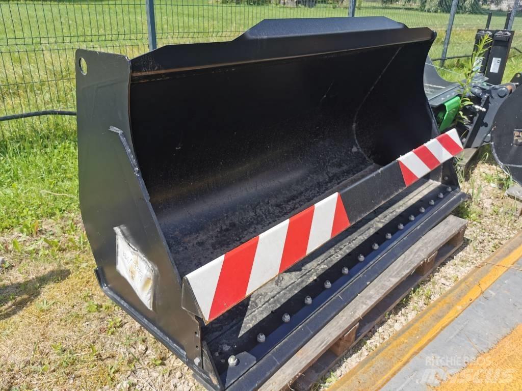 JCB Universals Бони і ковші