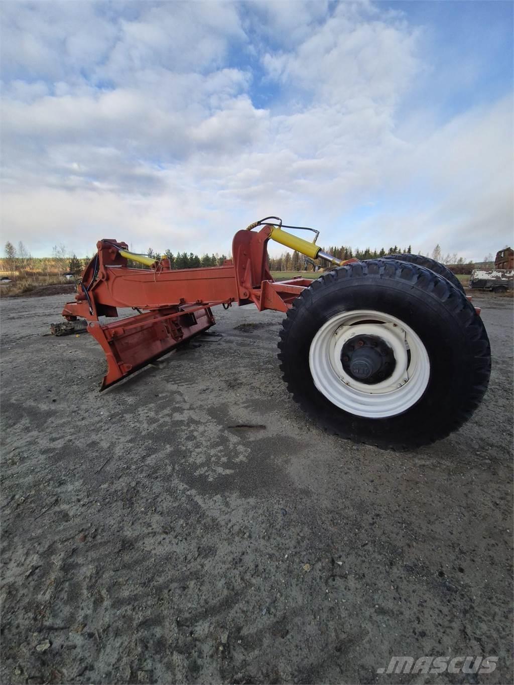  Peltolana omateko Дорожні праски