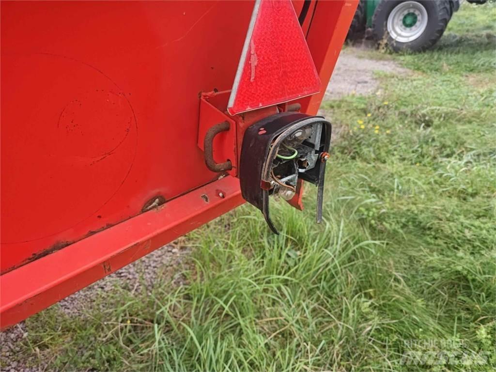 Deutz-Fahr E390 Причепи із самозавантаженням