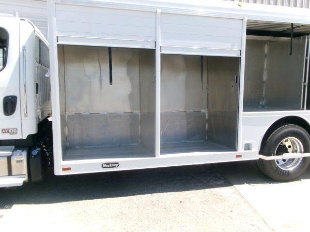 Freightliner M2 Вантажівки для доставки напоїв