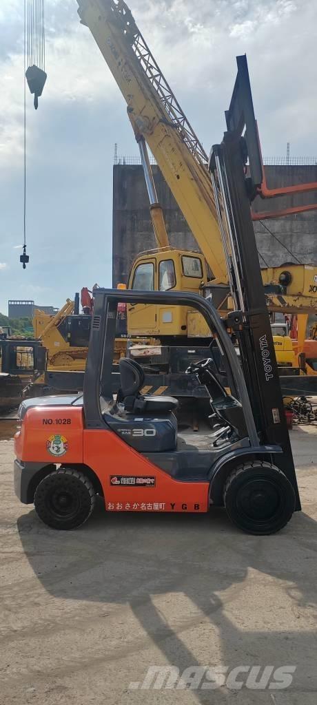 Toyota FD 30 Дизельні навантажувачі