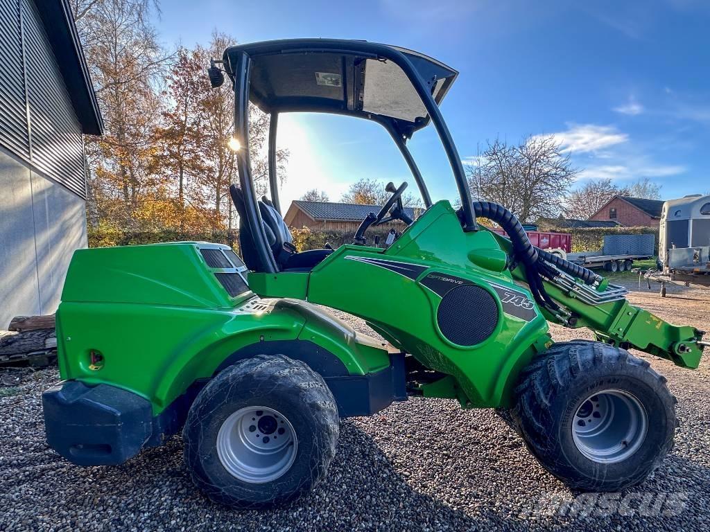 Avant 745 Багатофункціональне обладнання для вантажних і землекопальних робіт