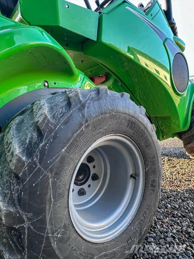 Avant 745 Багатофункціональне обладнання для вантажних і землекопальних робіт