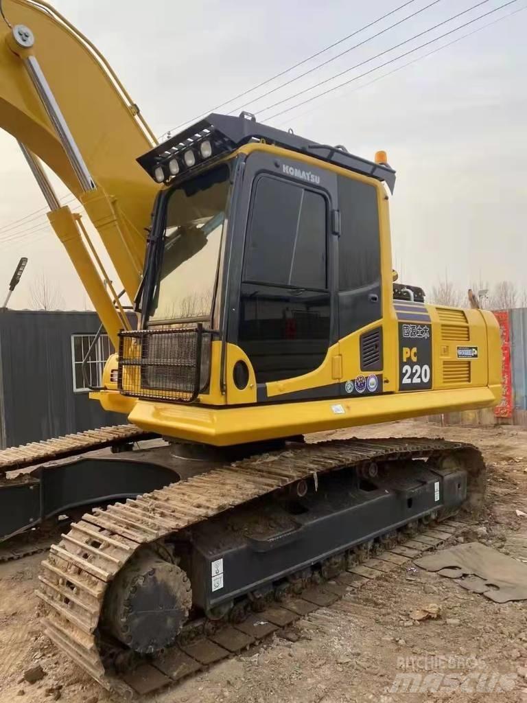 Komatsu PC220-8 Колісні екскаватори