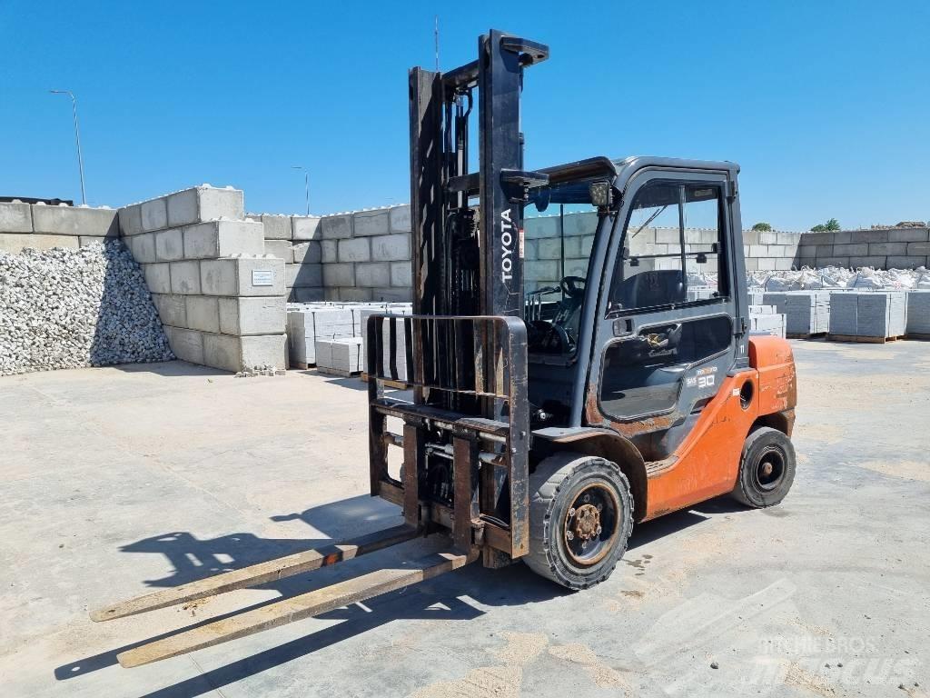 Toyota 02-8 FD F 30 Дизельні навантажувачі