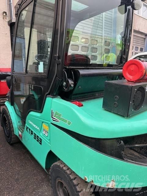 Mitsubishi FD 35 N Дизельні навантажувачі