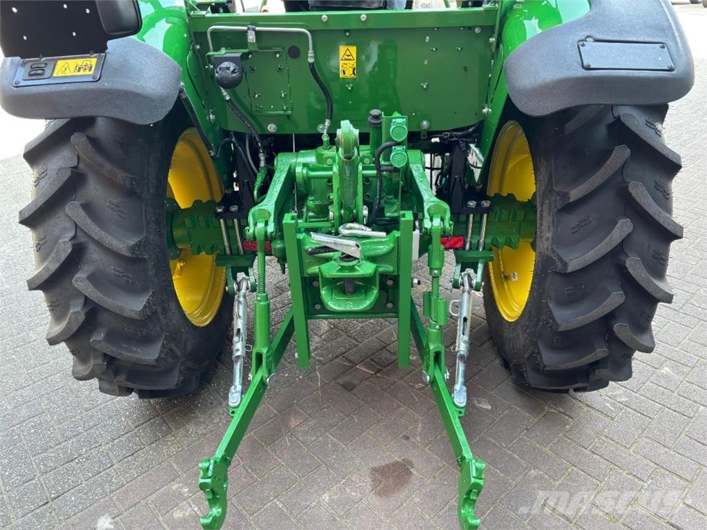 John Deere 5050E Трактори