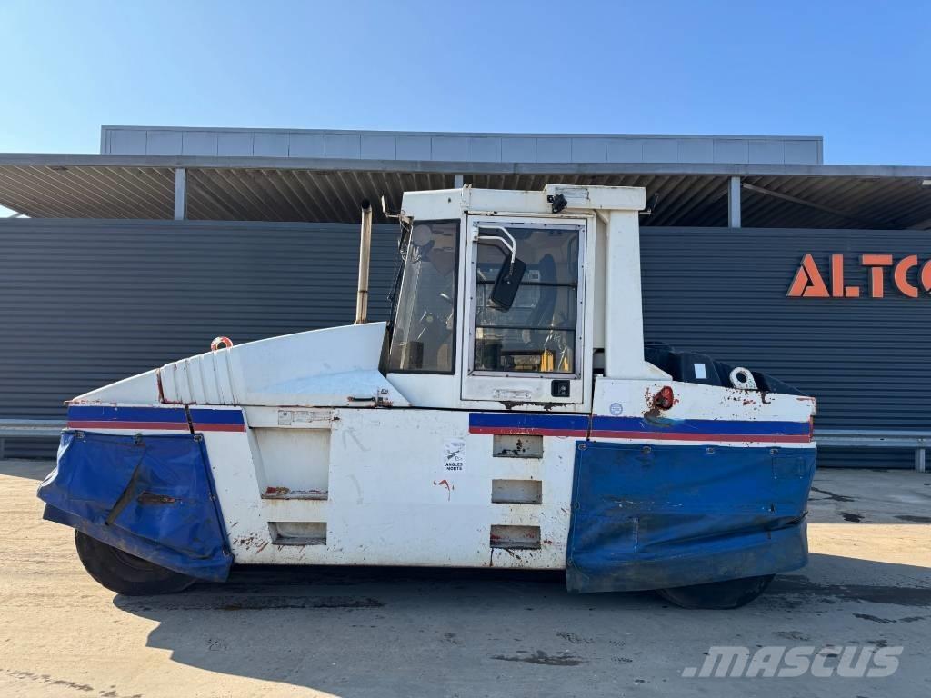 CAT PS-300B Пневматичні катки