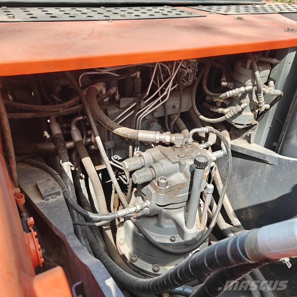 Hitachi ZX200 Гусеничні екскаватори