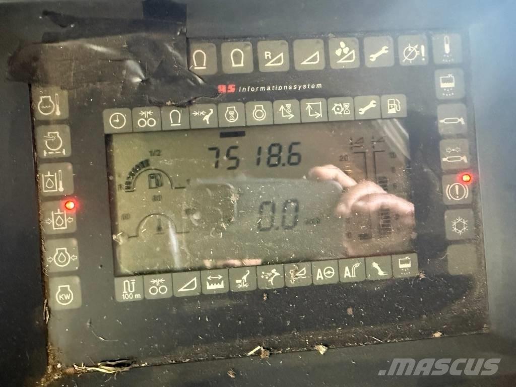 CLAAS Jaguar 900 Зернозбиральні комбайни