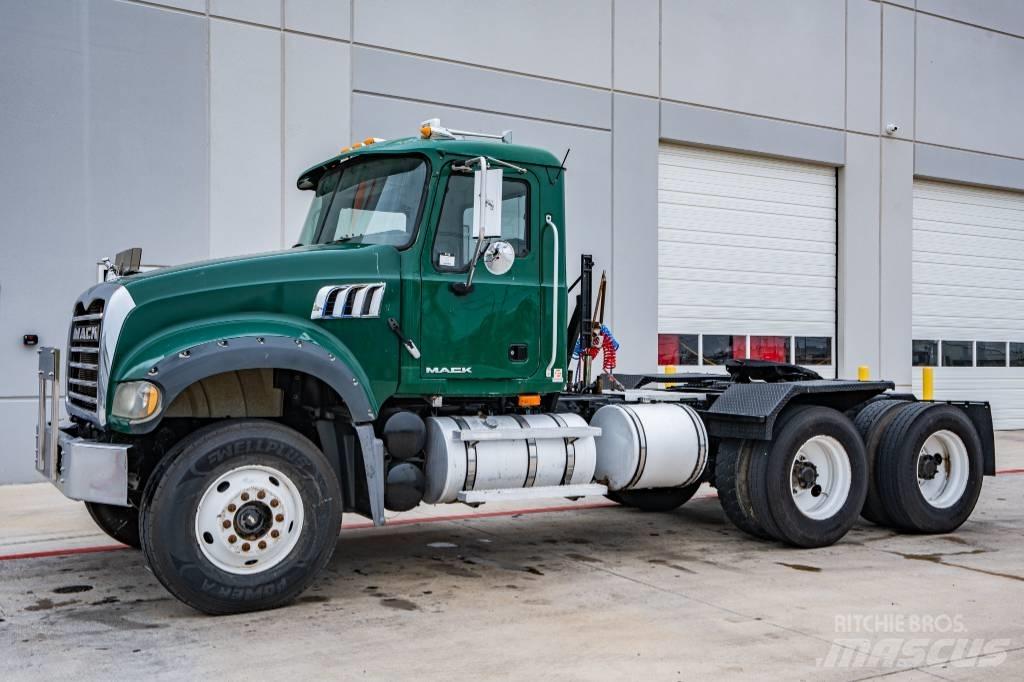 Mack Granite Тягачі