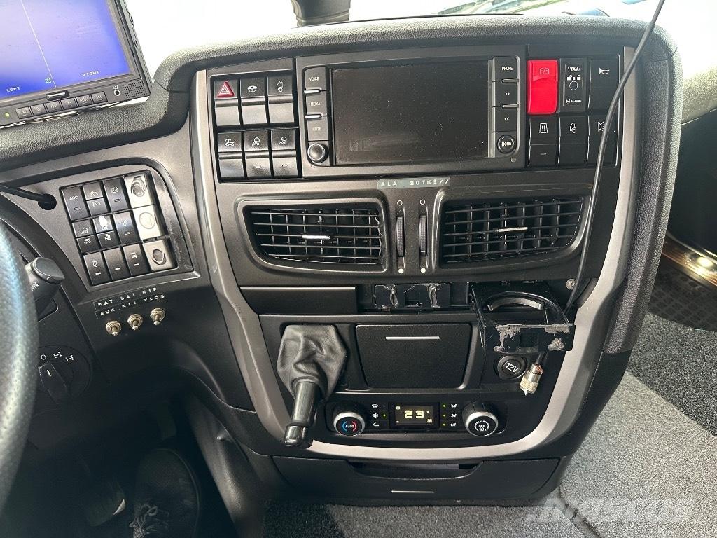 Iveco Stralis 8x4*4 Вантажівки з гаковим підйомом