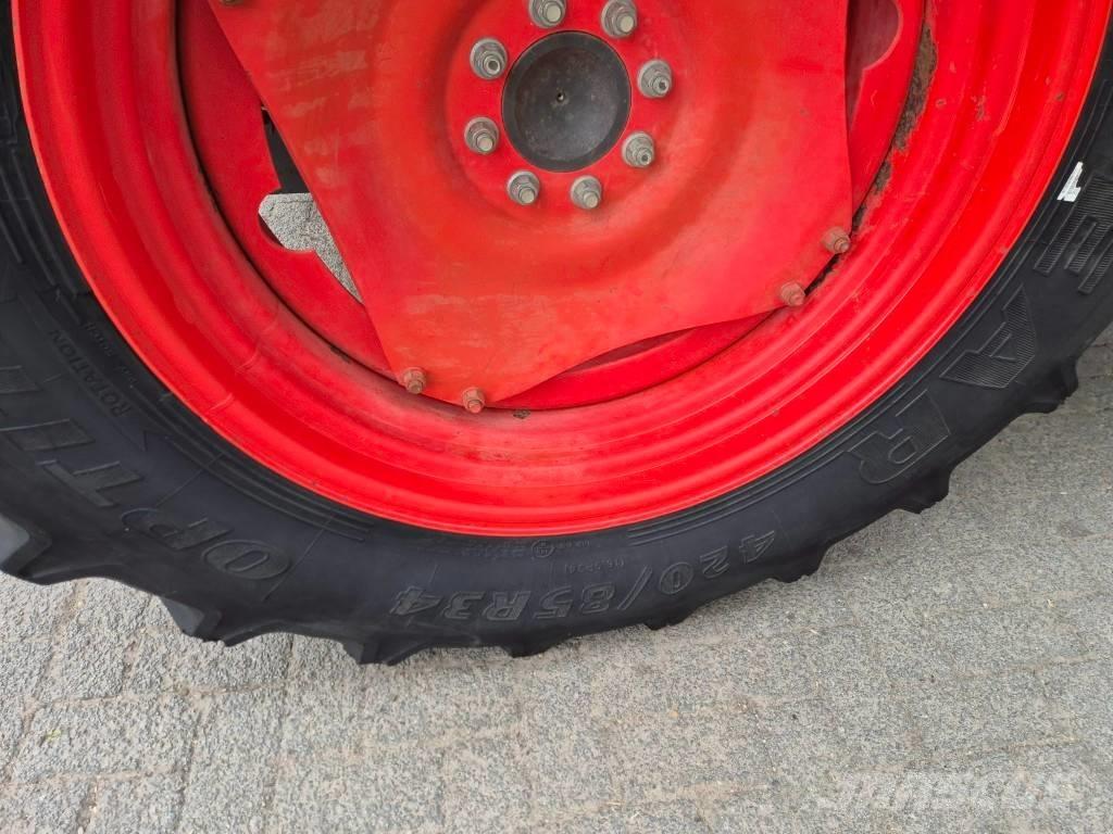 CLAAS Axos 330 CX Трактори
