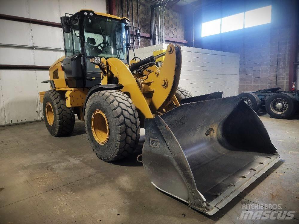 CAT 926M Фронтальні навантажувачі
