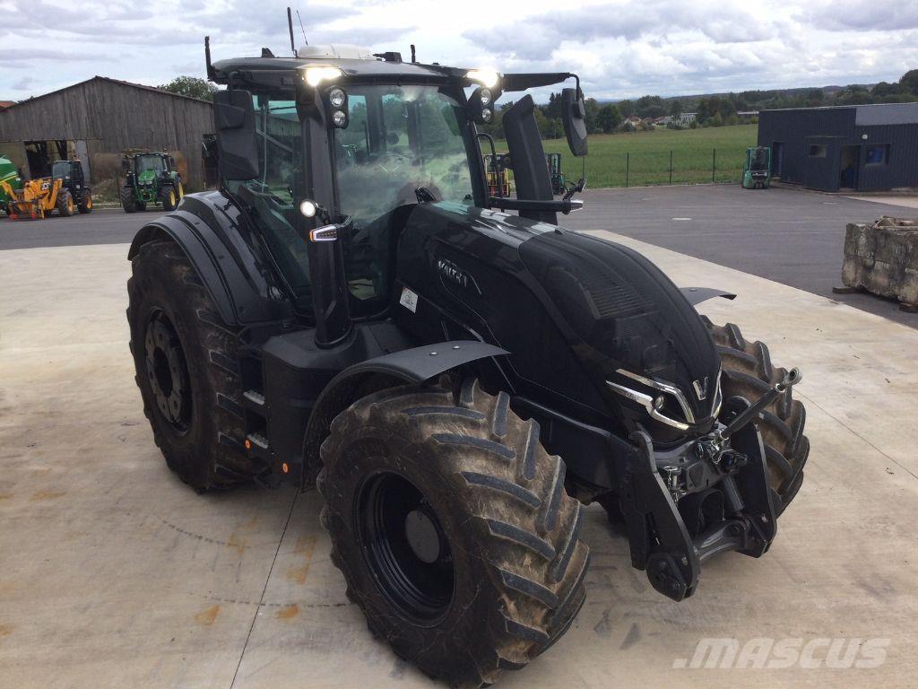 Valtra Q265 Трактори