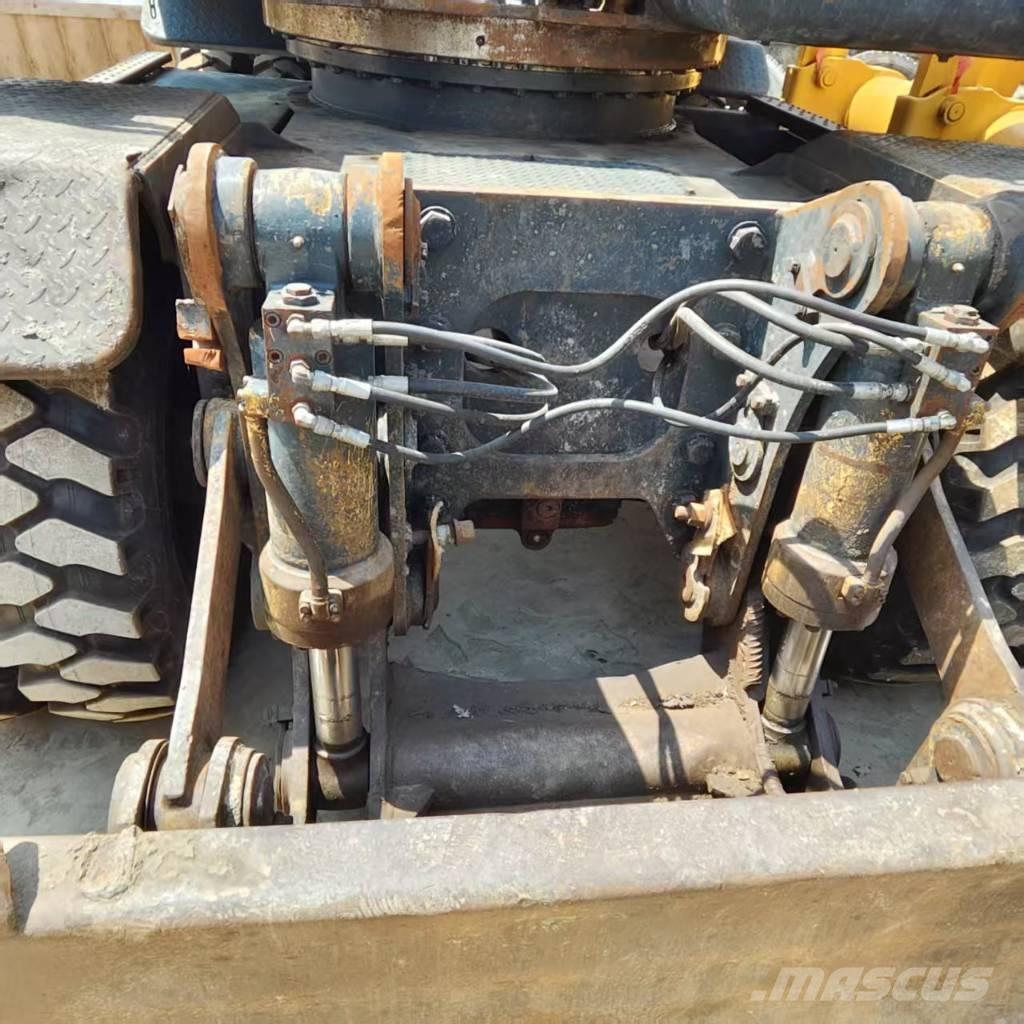 Hyundai R210W-9 Колісні екскаватори