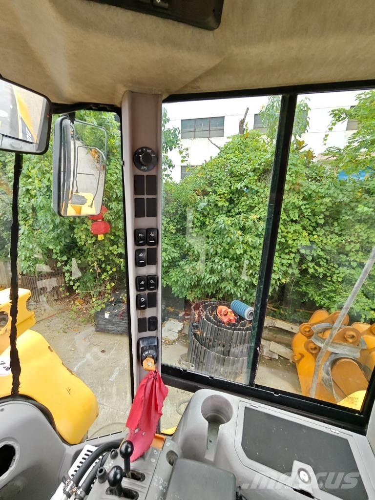 Volvo L 120 Фронтальні навантажувачі