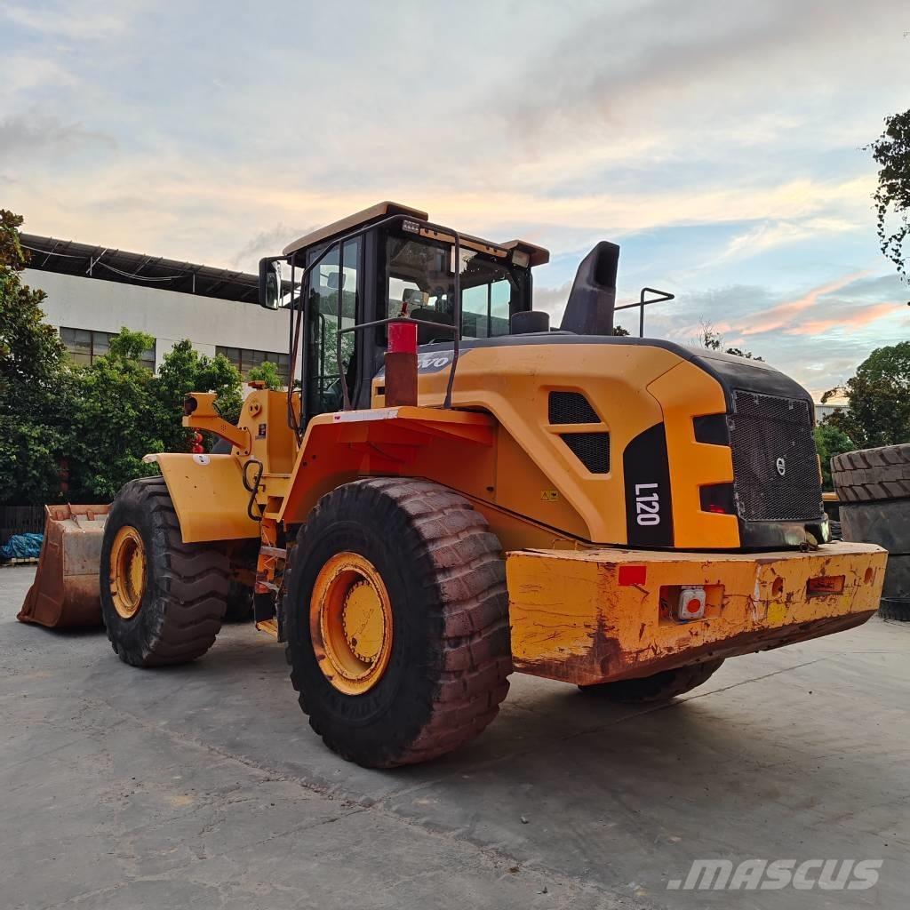 Volvo L 120 Фронтальні навантажувачі